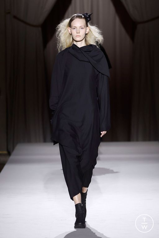FW25 Yohji Yamamoto Look 15