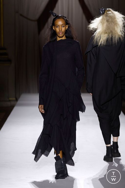 FW25 Yohji Yamamoto Look 16
