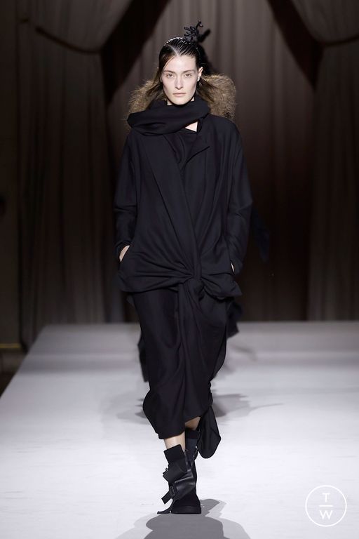 FW25 Yohji Yamamoto Look 17