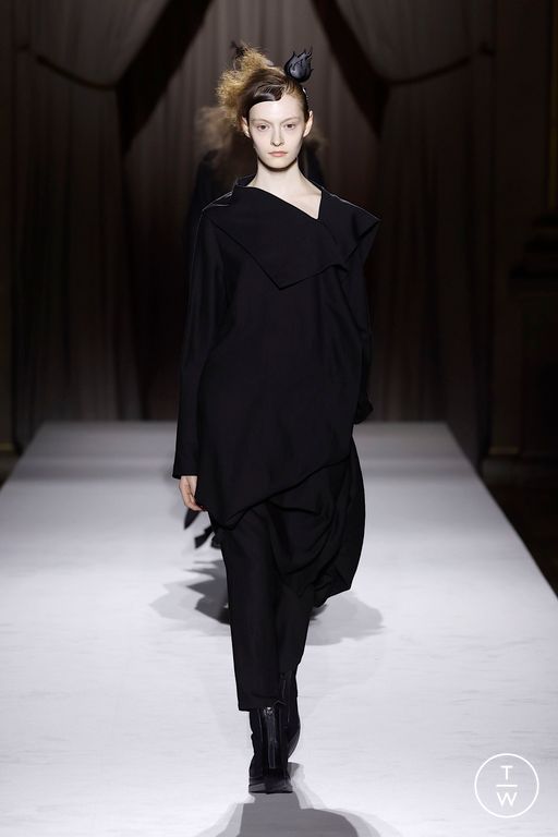 FW25 Yohji Yamamoto Look 18