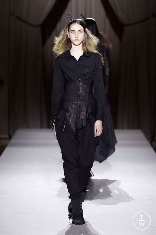 FW25 Yohji Yamamoto Look 20