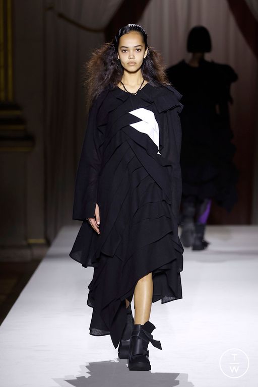 FW25 Yohji Yamamoto Look 27