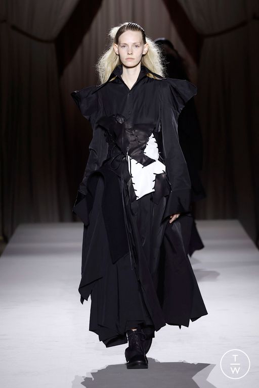 FW25 Yohji Yamamoto Look 28