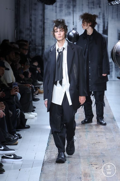 FW26 Yohji Yamamoto Look 37
