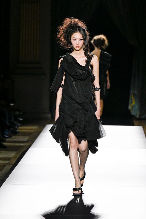 Spring-Summer 2025 Yohji Yamamoto Look 30