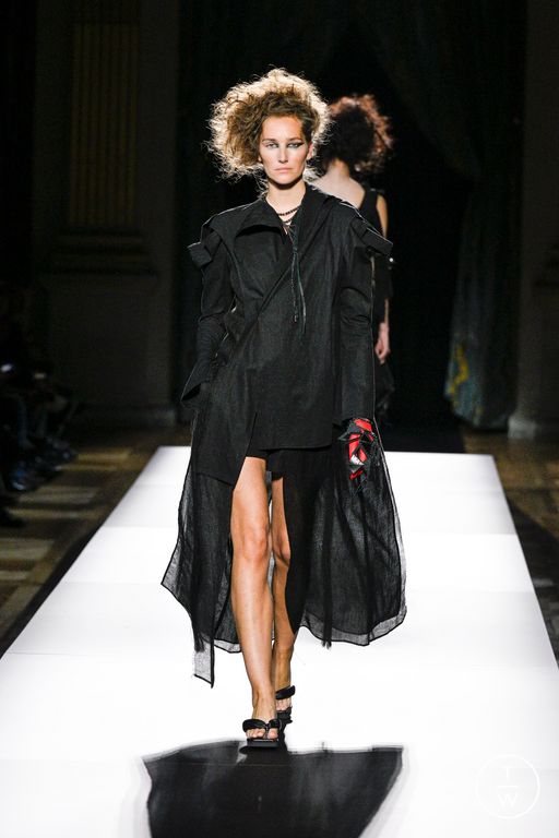 SS25 Yohji Yamamoto Look 31