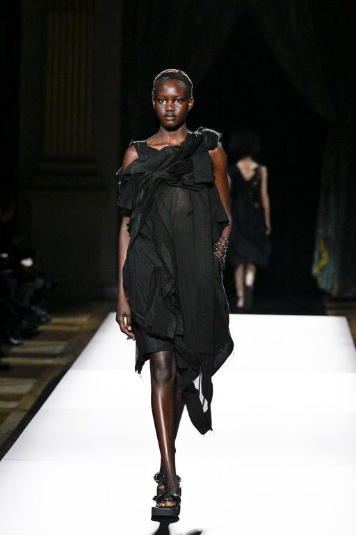 Spring-Summer 2025 Yohji Yamamoto Look 36