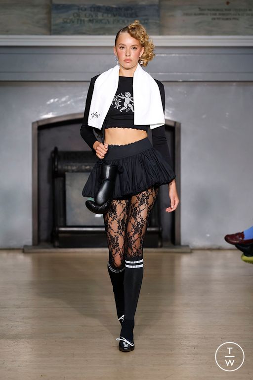 Spring-Summer 2025 Yuhan Wang Look 17