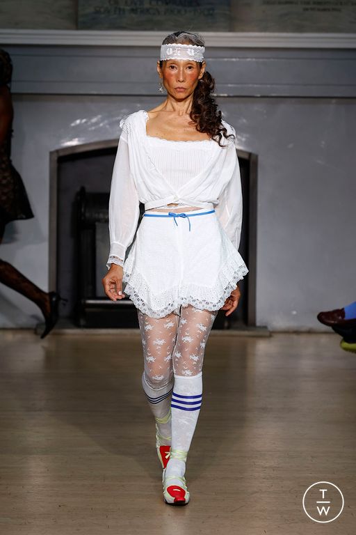 Spring-Summer 2025 Yuhan Wang Look 18