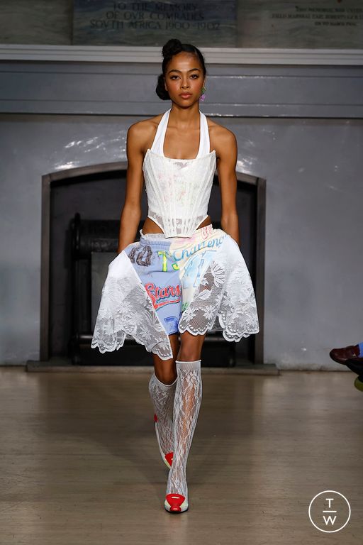 Spring-Summer 2025 Yuhan Wang Look 21