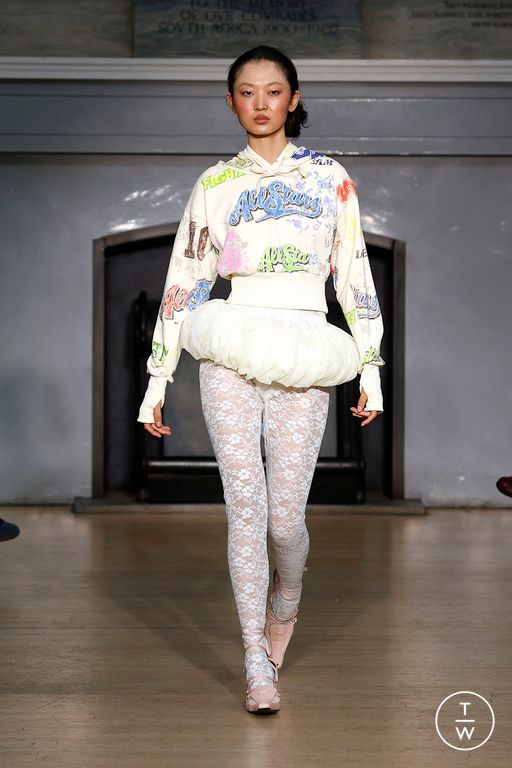 SS25 Yuhan Wang Look 23