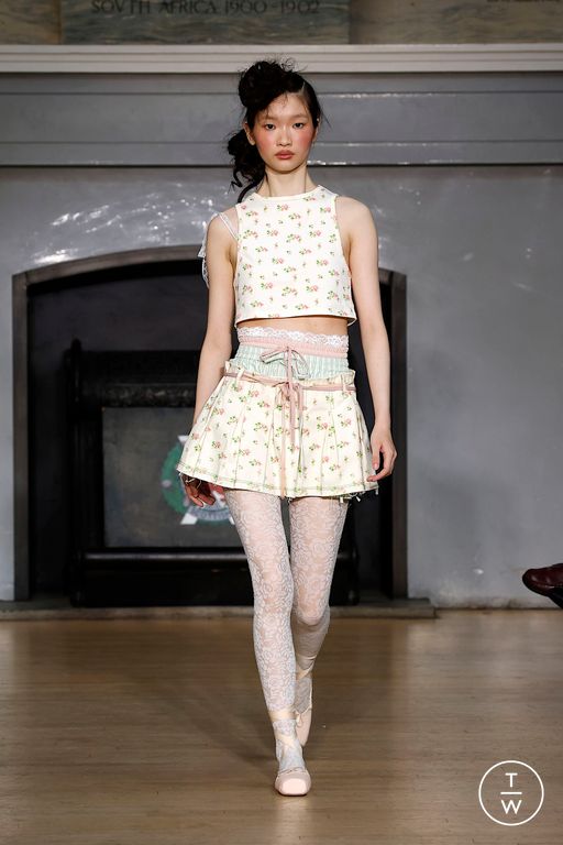 Spring-Summer 2025 Yuhan Wang Look 26