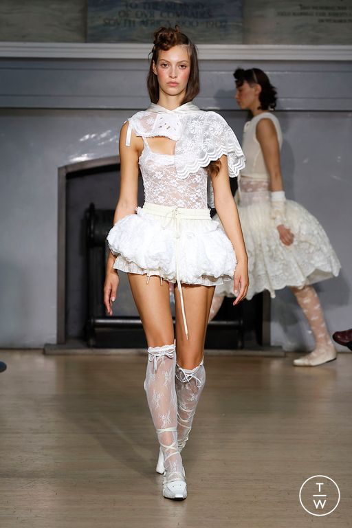 Spring-Summer 2025 Yuhan Wang Look 30