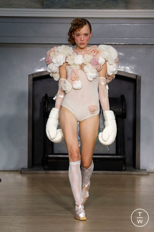 Spring/Summer 2025 Yuhan Wang Look 31