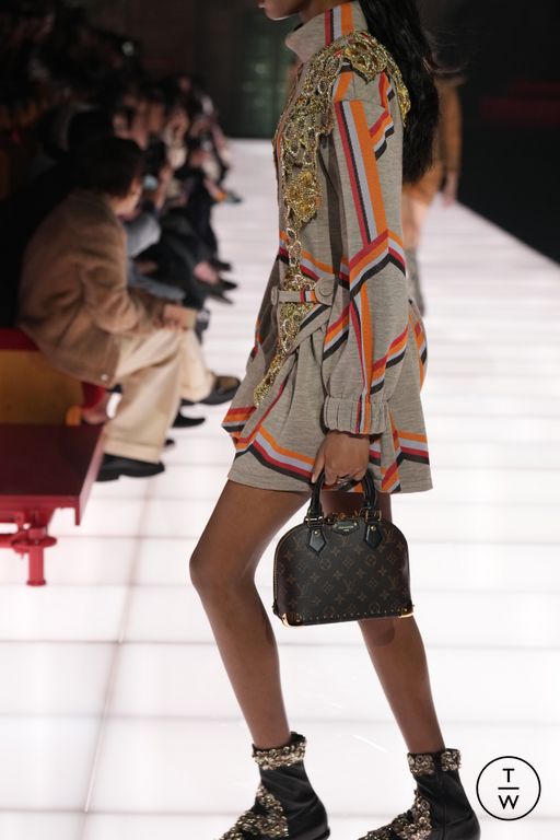 RS 26 Louis Vuitton Look 17