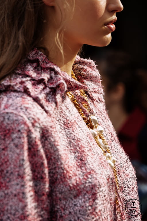 FW20 Chanel Look 15
