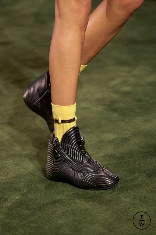 RS27 Louis Vuitton Look 4