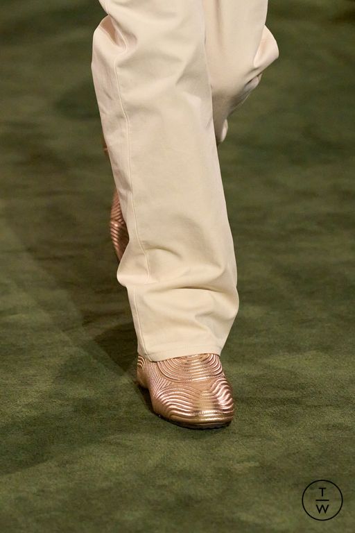 RS27 Louis Vuitton Look 16