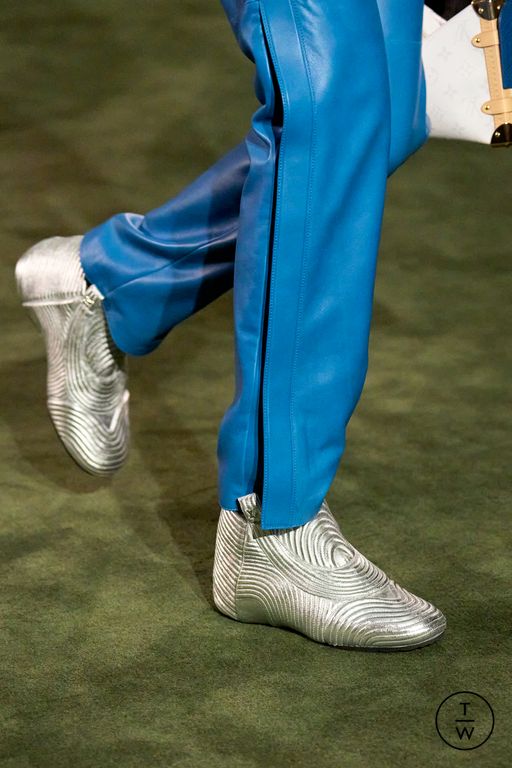 RS27 Louis Vuitton Look 22