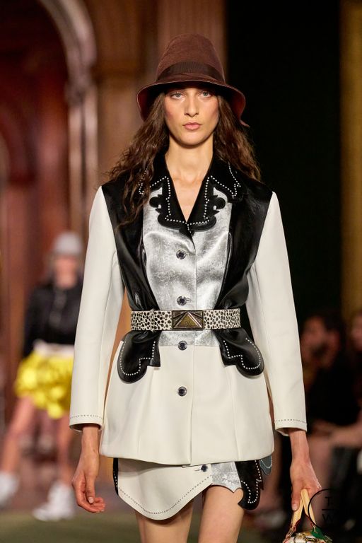 RS27 Louis Vuitton Look 25