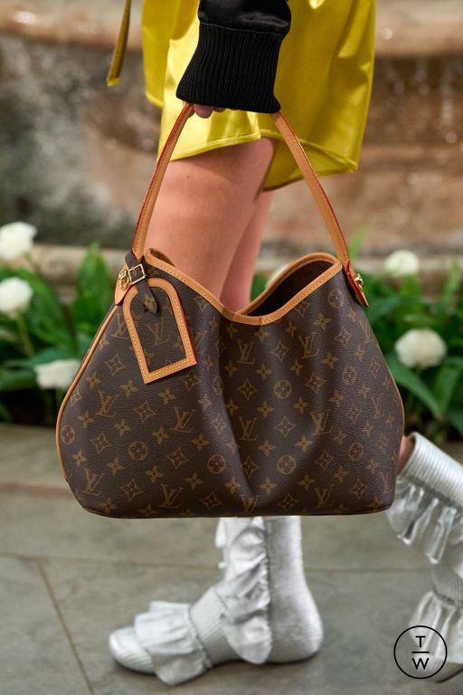 RS27 Louis Vuitton Look 28