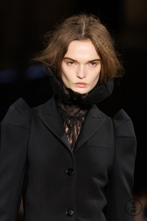 FW25 McQueen Look 2