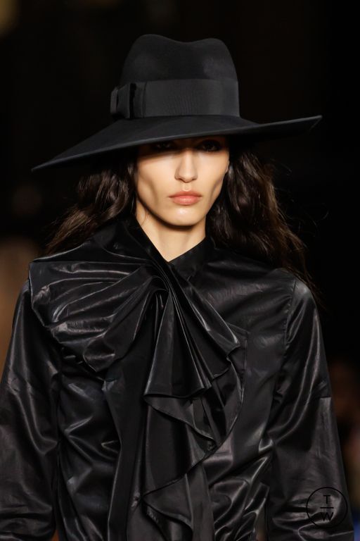 FW25 McQueen Look 15