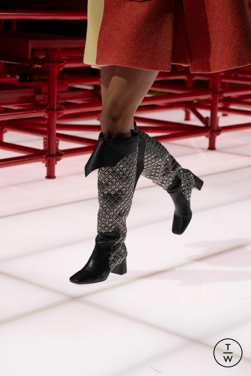 RS 26 Louis Vuitton Look 46