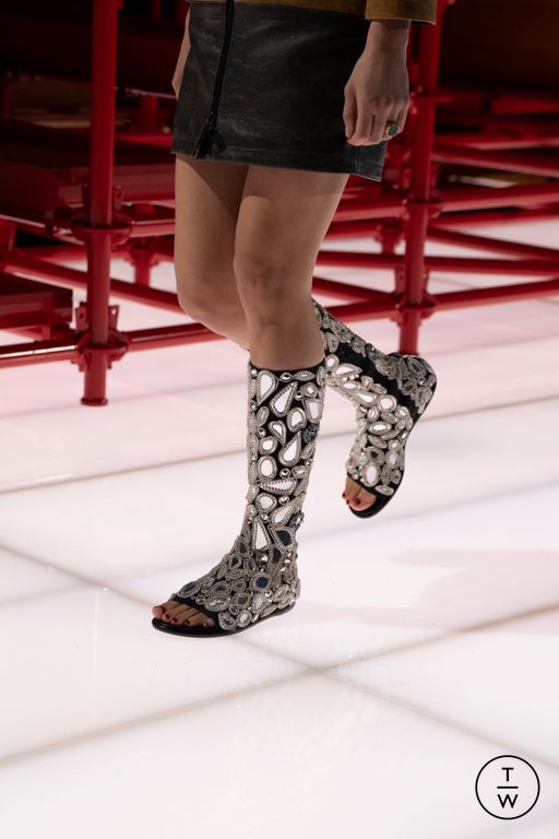 RS 26 Louis Vuitton Look 54
