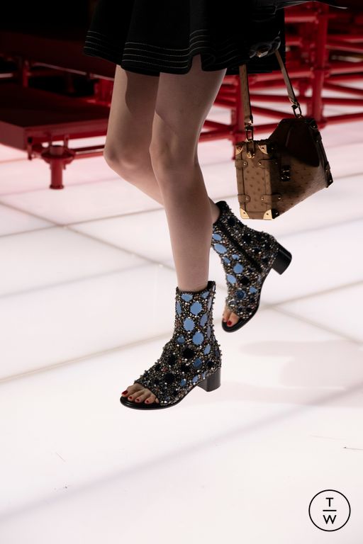 RS 26 Louis Vuitton Look 63