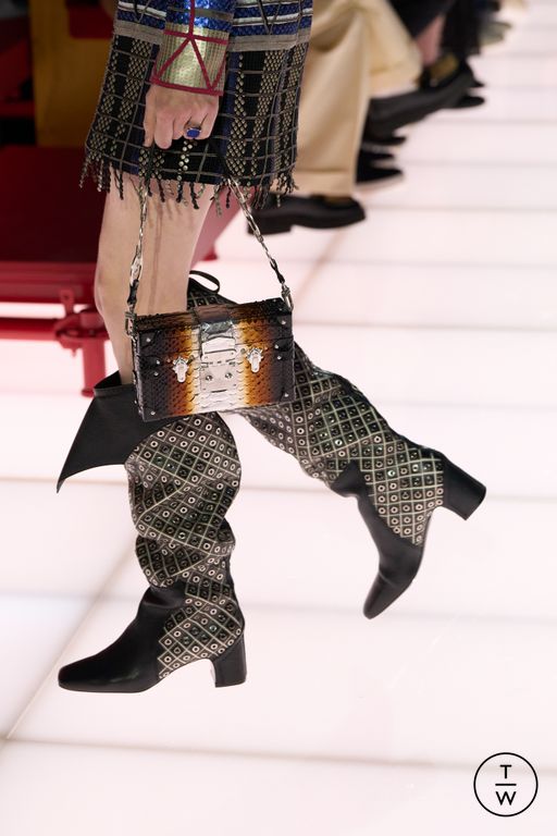 RS 26 Louis Vuitton Look 18