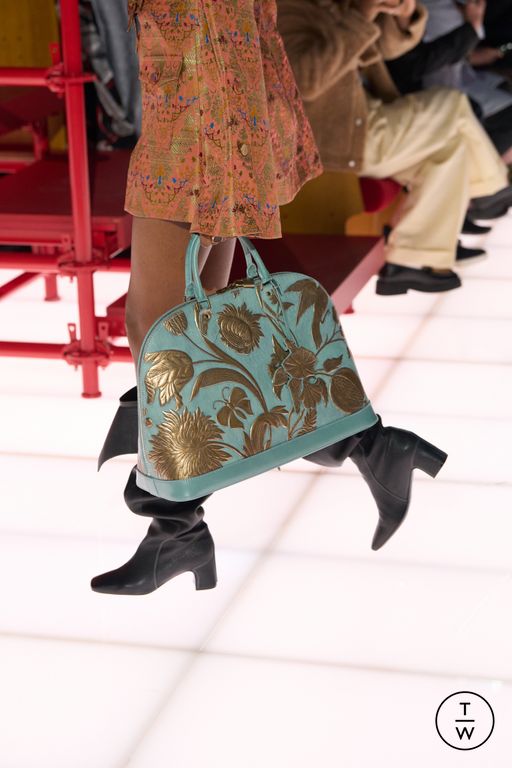 RS 26 Louis Vuitton Look 22
