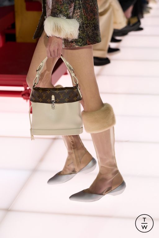 RS 26 Louis Vuitton Look 23