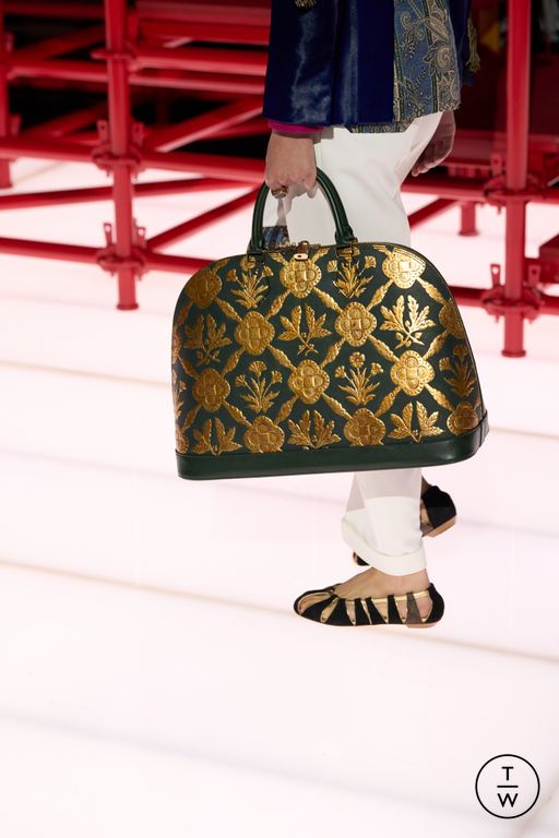 RS 26 Louis Vuitton Look 29