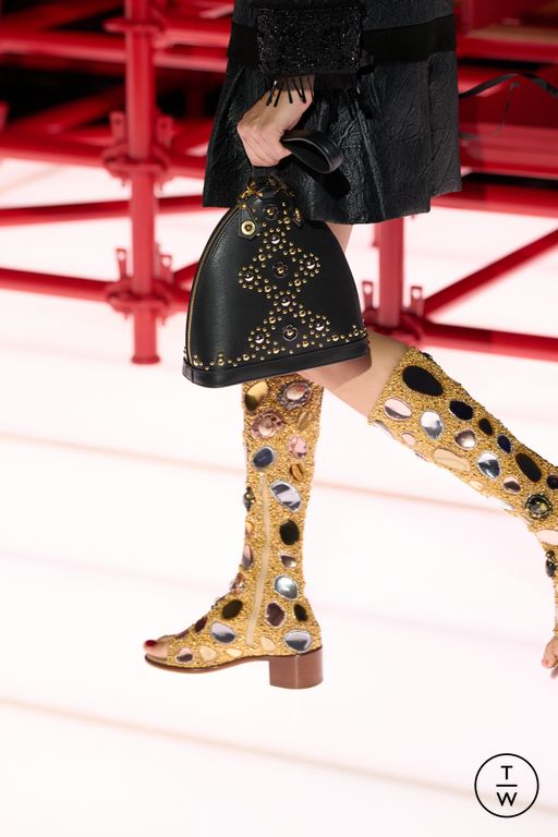 RS 26 Louis Vuitton Look 32