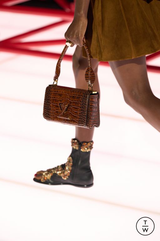RS 26 Louis Vuitton Look 38