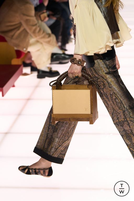 RS 26 Louis Vuitton Look 42