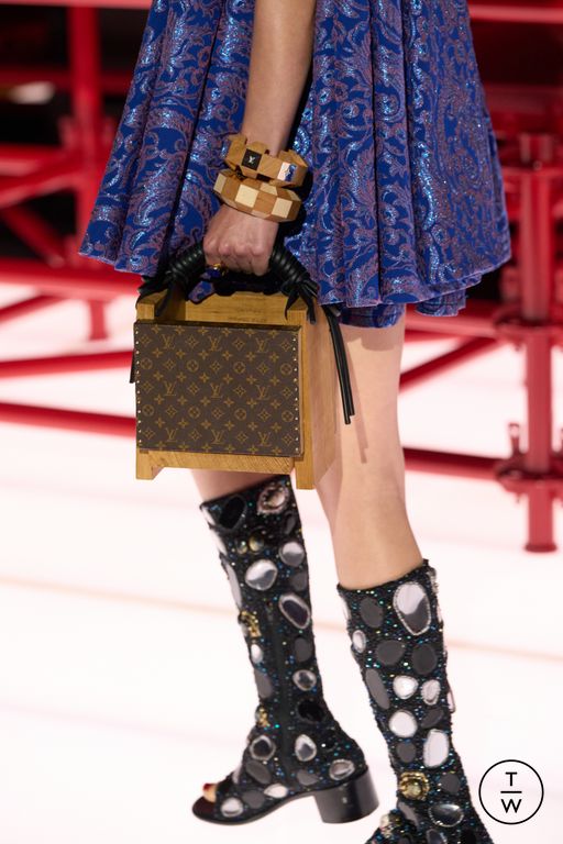 RS 26 Louis Vuitton Look 16