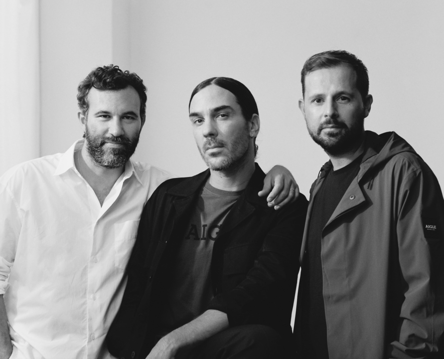 Aigle, the iconic Made in France brand since 1853, is proud to announce today a new artistic direction to be led by the Parisian founding trio of Études Studio, Aurélien Arbet, Jérémie Égry and José Lamali.