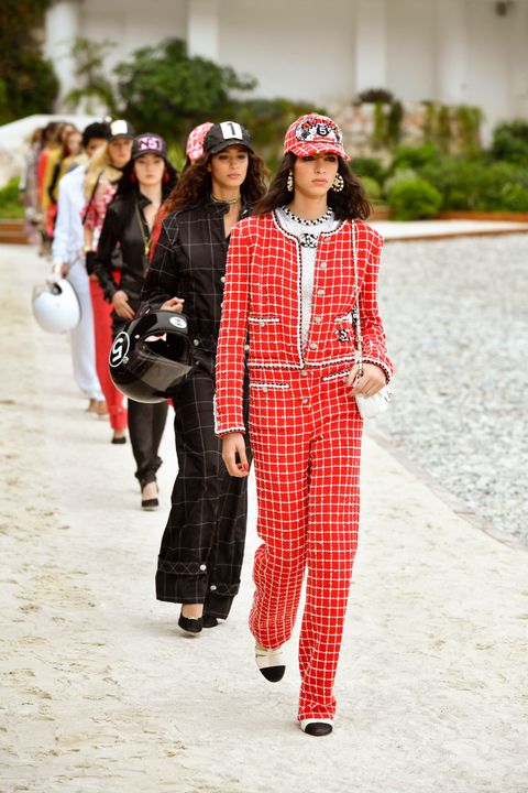 THE CHANEL CRUISE 2022/23 COLLECTION IN MIAMI illustration