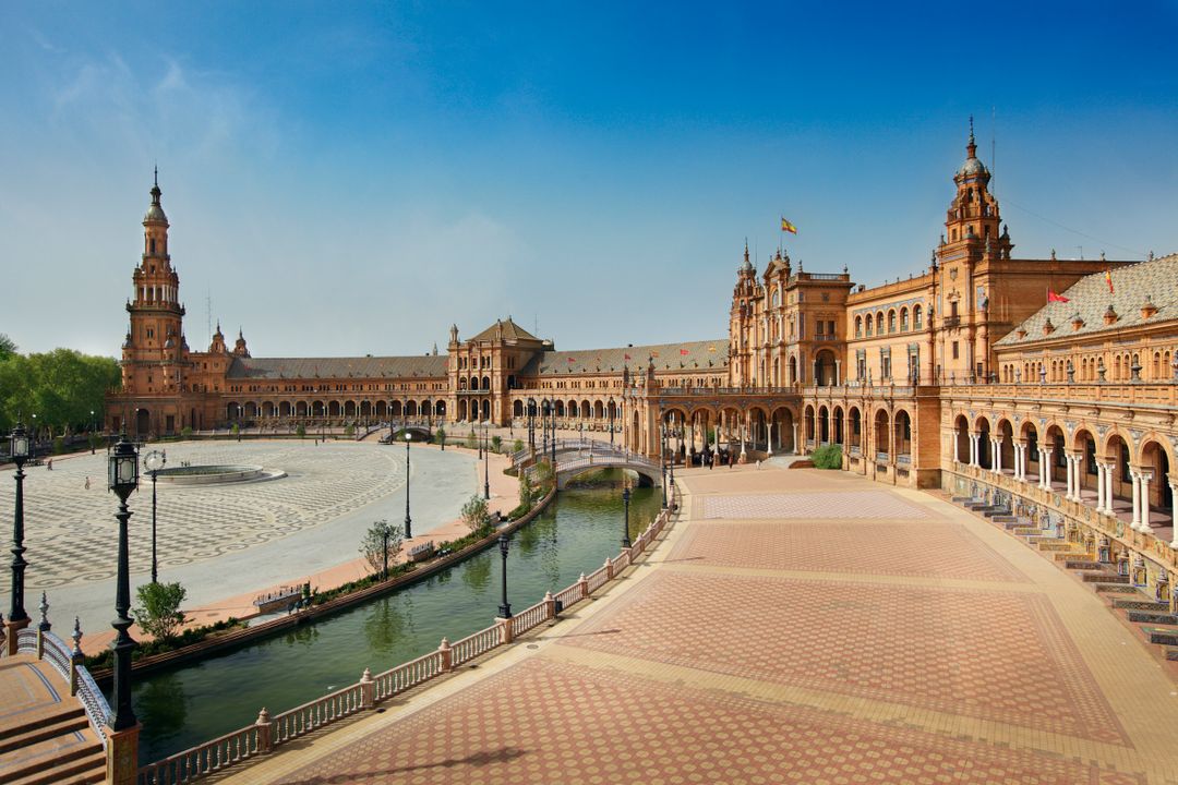 DIOR ANNOUNCES THE CRUISE SHOW IN SEVILLE