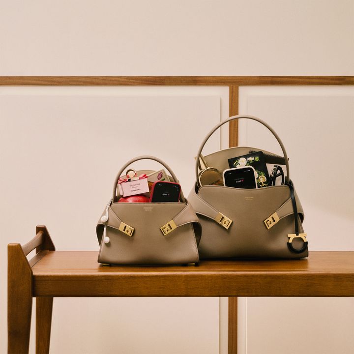 Ferragamo The Hug Bag Soft Xs illustration 1