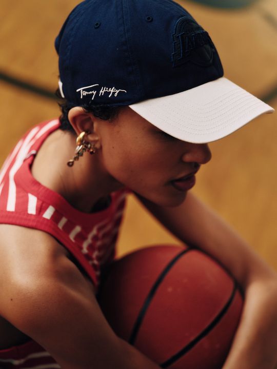 Tommy Hilfiger Teams Up With '47 For A Limited-Edition Capsule Of Iconic Basketball Caps illustration 7