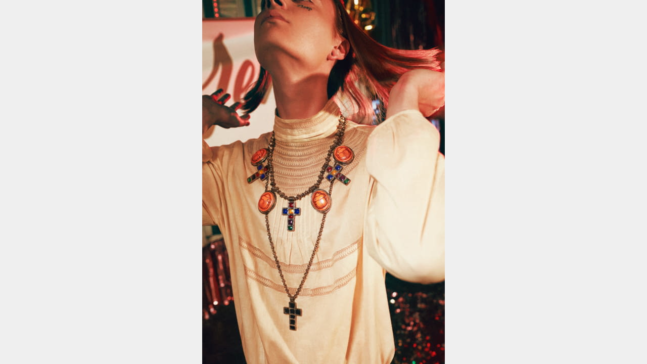 Gucci announces its new Gift Giving campaign for the holiday season illustration 8
