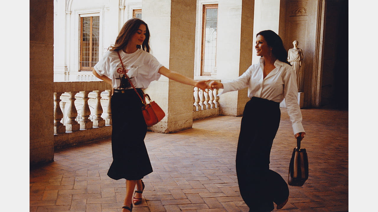 FENDI #MeAndMyPeekaboo - ETERNAL ICONS - Catherine Zeta-Jones and daughter Carys Douglas discover the Eternal City with their Peekaboo bags illustration 5