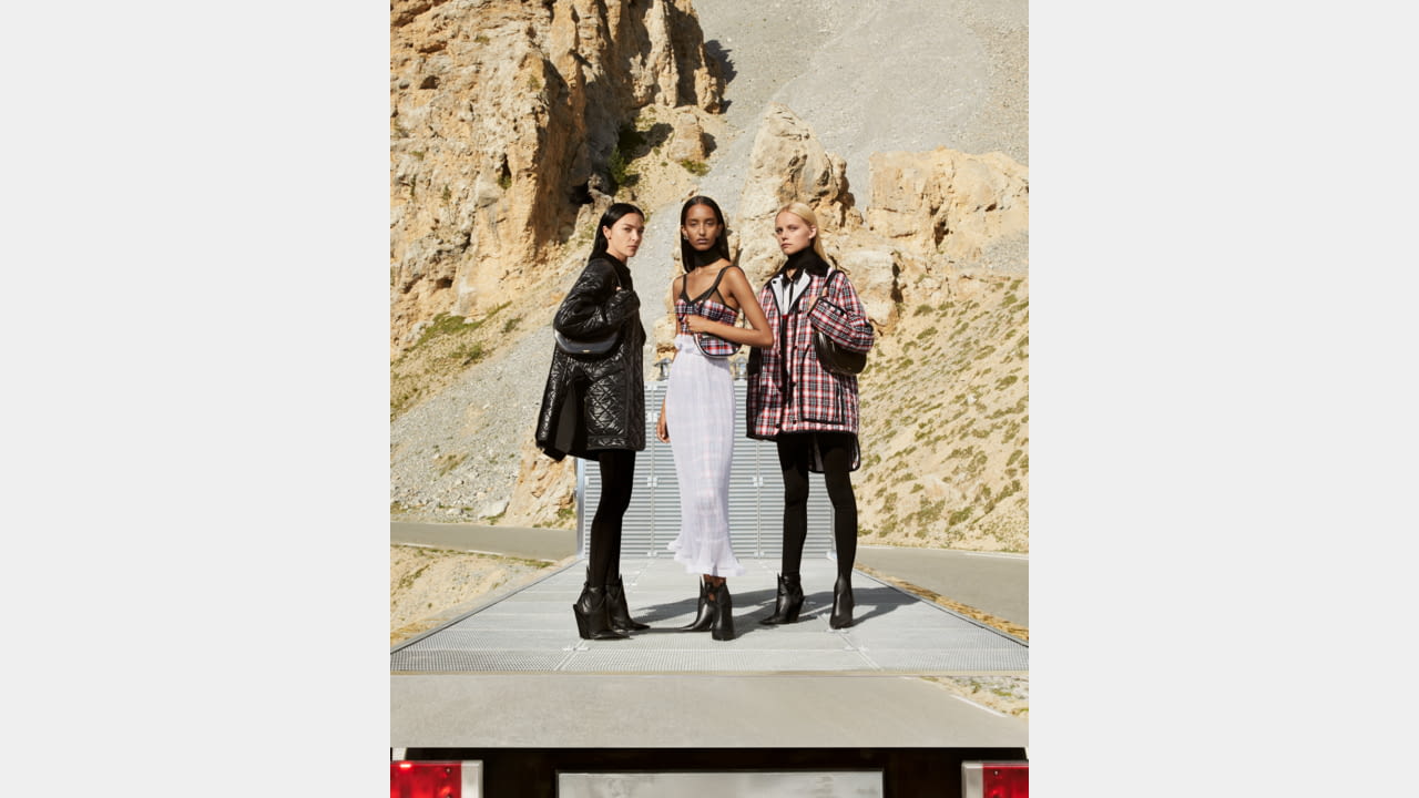 BURBERRY REVEALS ITS AUTUMN/WINTER 2020 CAMPAIGN illustration 3