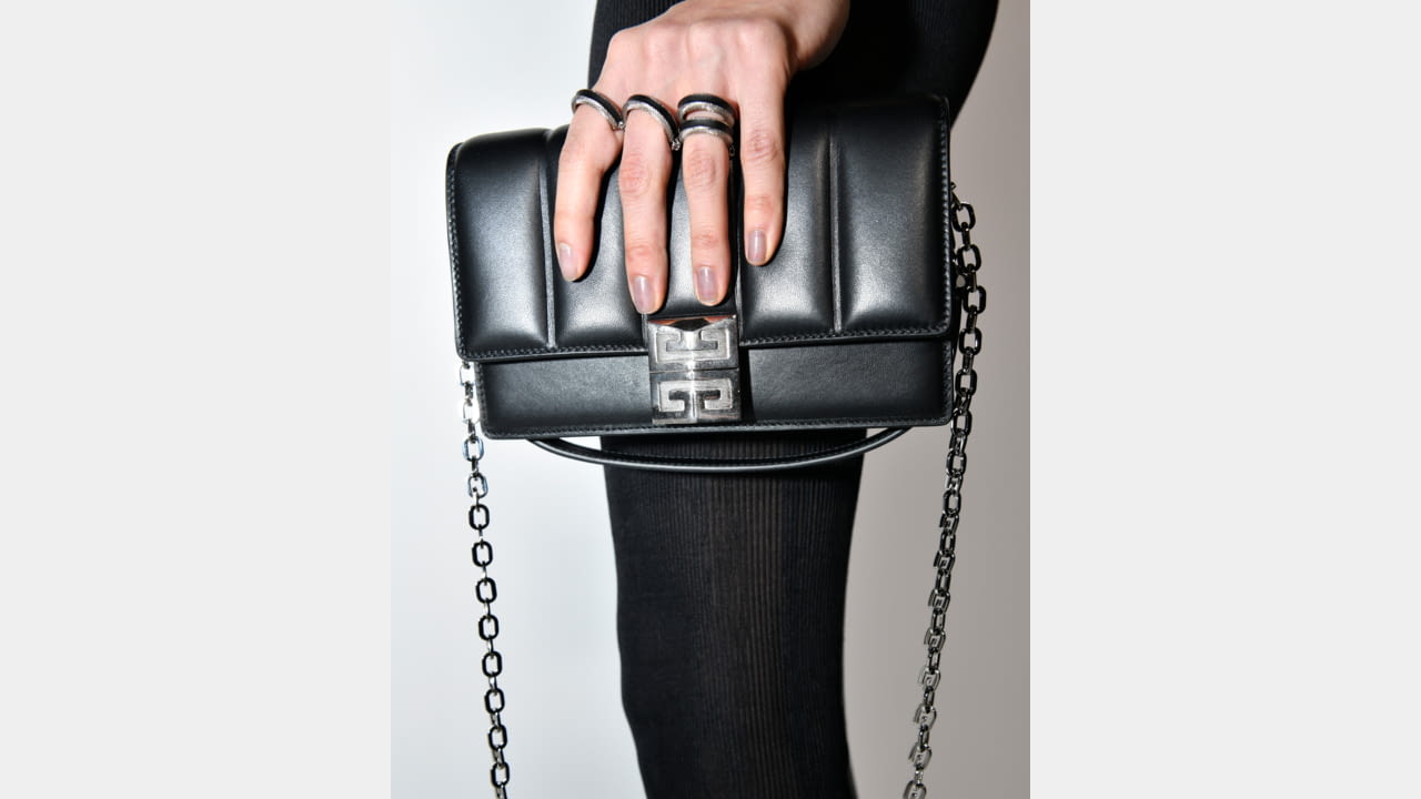 GIVENCHY UNVEILS SPECIAL EDITIONS OF THE SIGNATURE 4G BAG FOR FALL-WINTER 2021 illustration 3