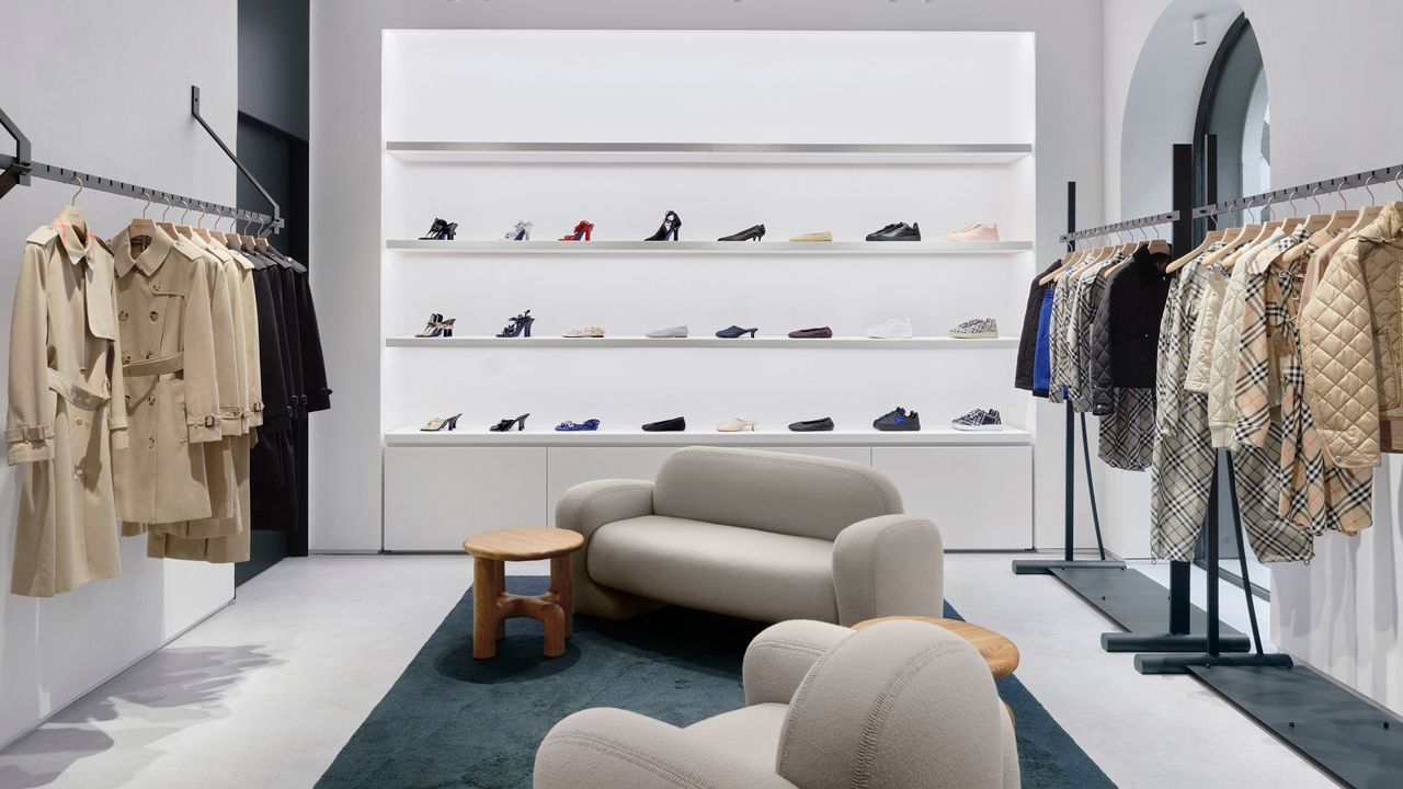 Burberry Opens a New Store in Milan illustration 1