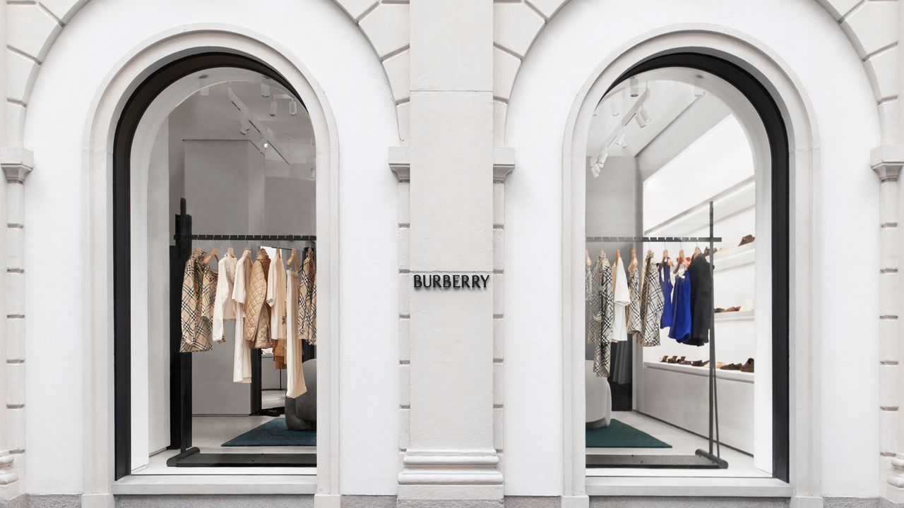 Burberry Opens a New Store in Milan illustration 2