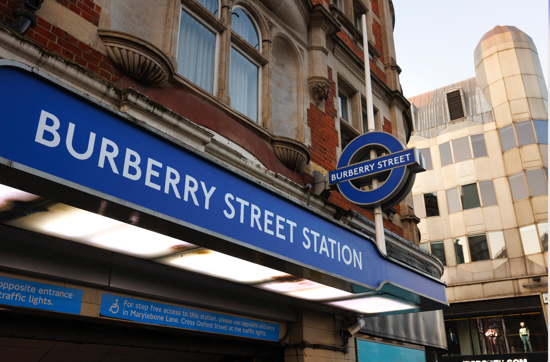 BURBERRY STREET IN LONDON - BURBERRY STATION illustration 4